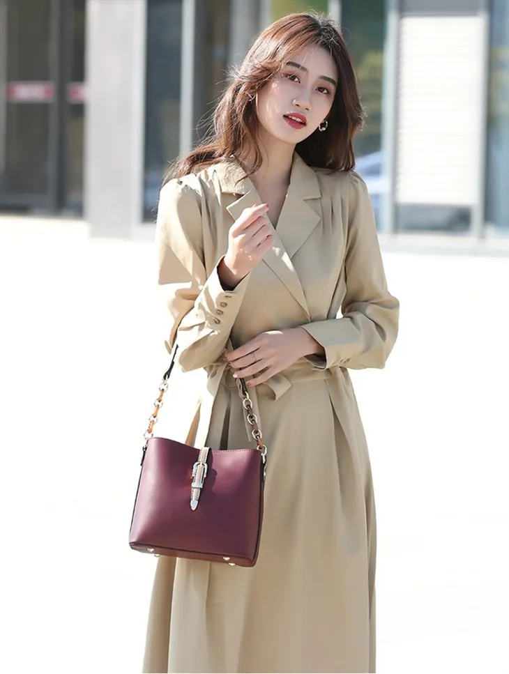 Hönnuður kóresk kvenna Crossbody Sling Bucket Poki með keðjubandi