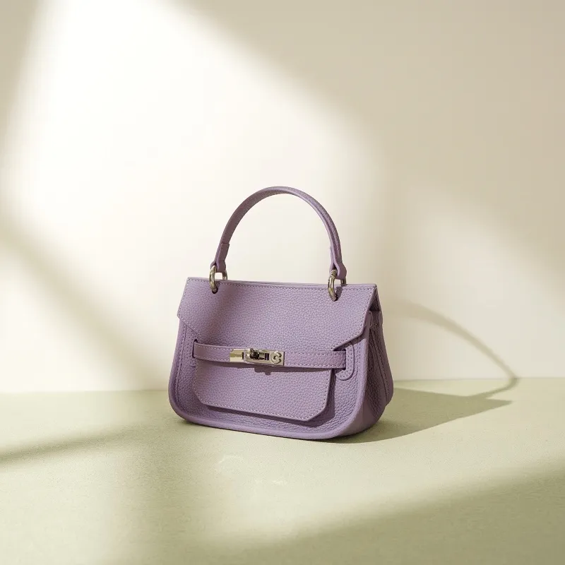 Fjólublátt blakt yfir krosspoka